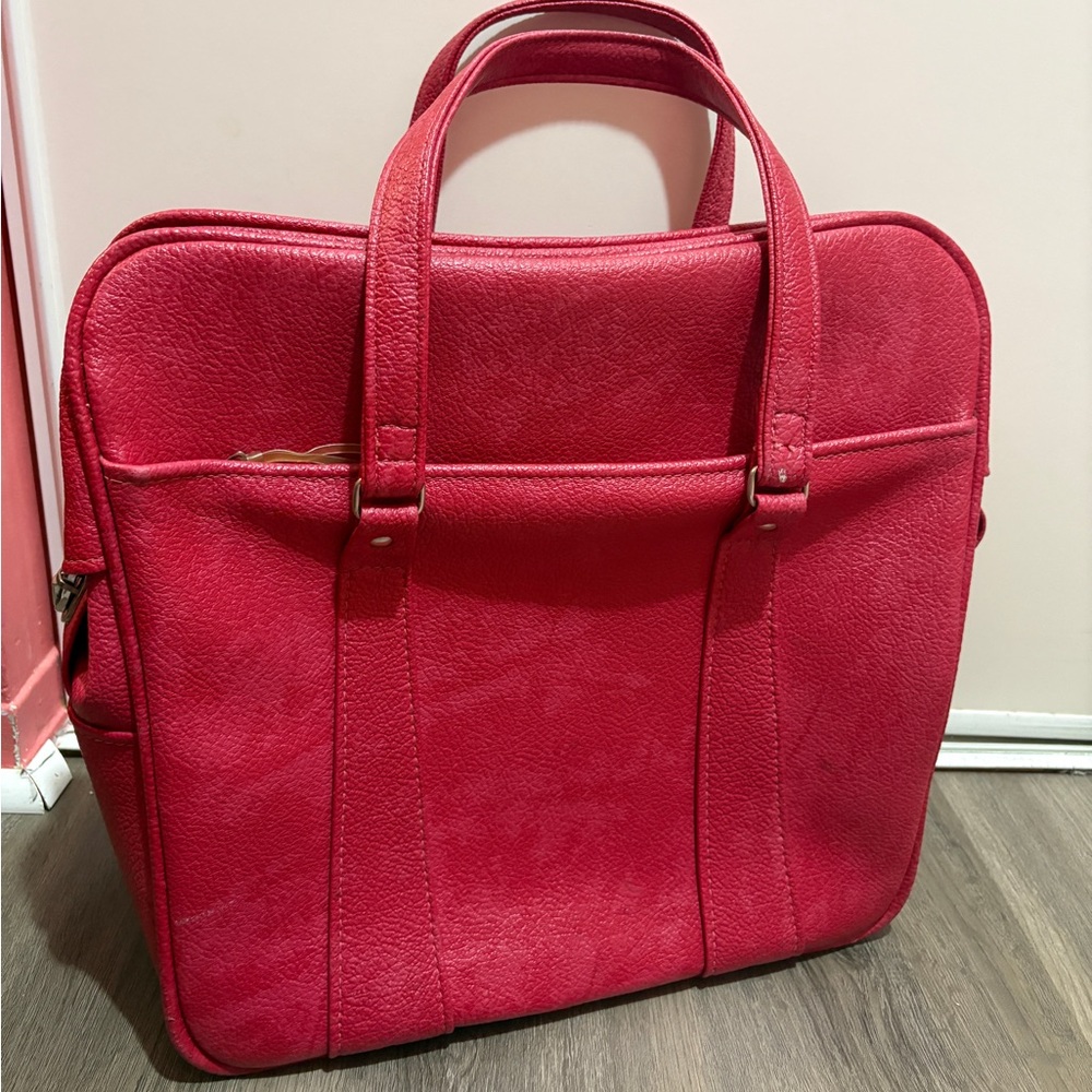 Vintage Retro 1960s 1970s Hot Pink Royal Traveller Medalist Carry On Bag